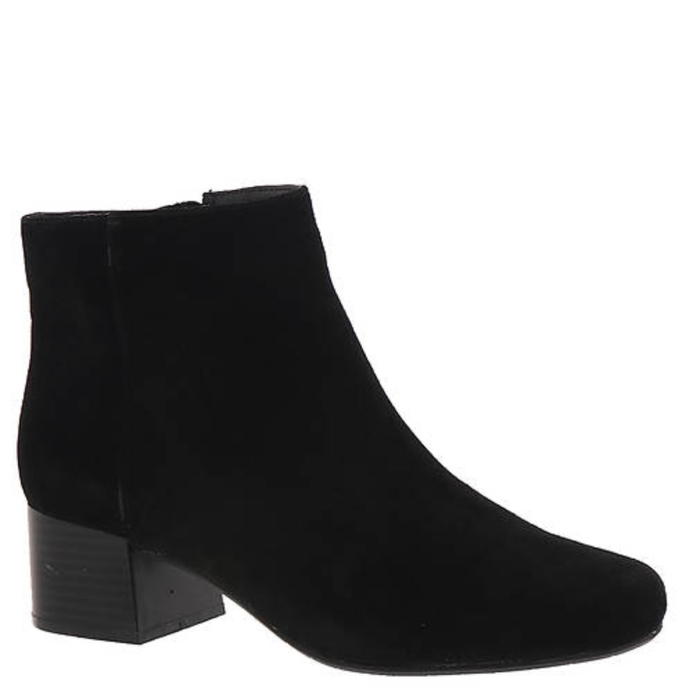 Kenneth Cole black suede boots